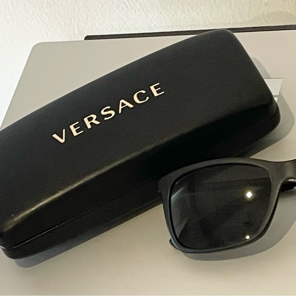 Michael Kors Milo II black sunglasses - Picture 12 of 12